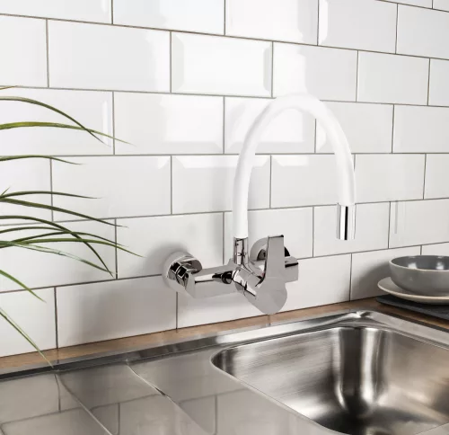 Fala mosogató csaptelep fehér flexibilis csővel - falra szerelhető