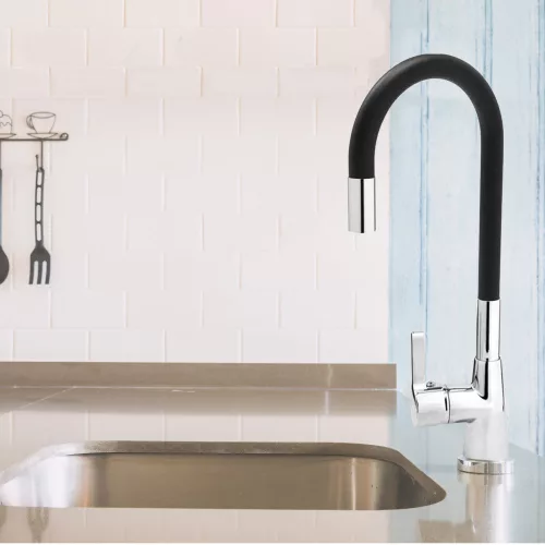 Fala mosogató álló csaptelep fekete flexibilis csővel