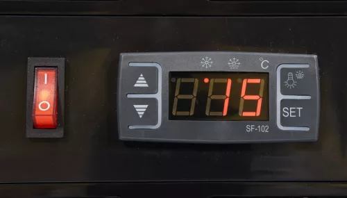 Yato Gastro hűtővitrin 6x1/3gn 153x42x29,5 cm fekete