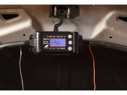 Yato akkumulátor töltő 6/12 V 1/4 A max. 120 Ah LCD kijelző